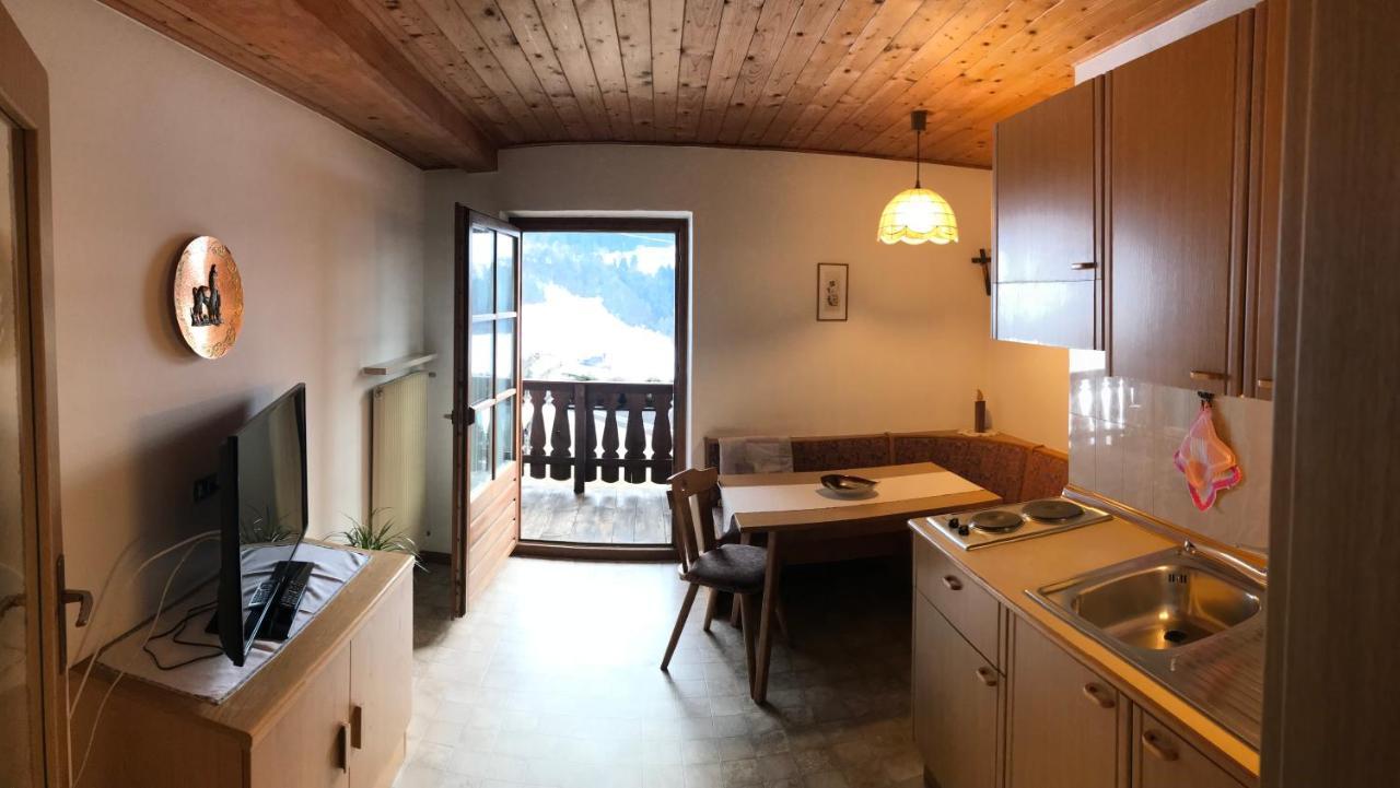 Campedel Hof Apartment กัสเตลรอตโต ภายนอก รูปภาพ